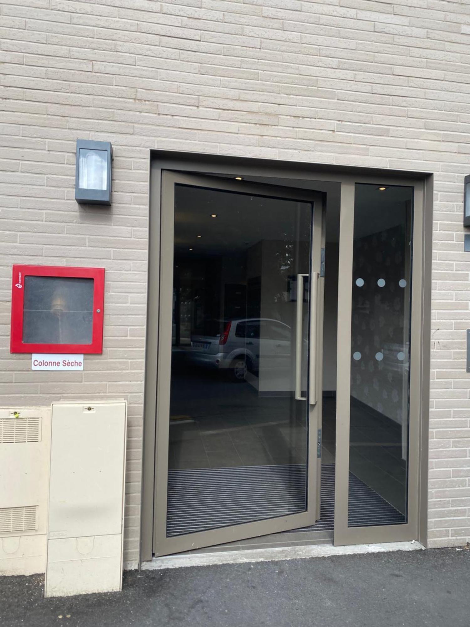 Charme Citadin Lägenhet Villemomble Exteriör bild
